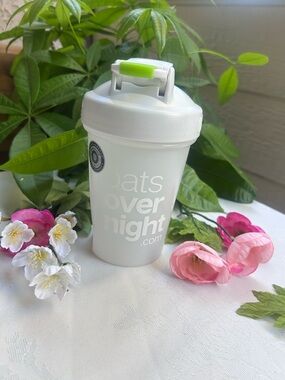 Oats Overnight White Shaker Bottle with Lime Accent